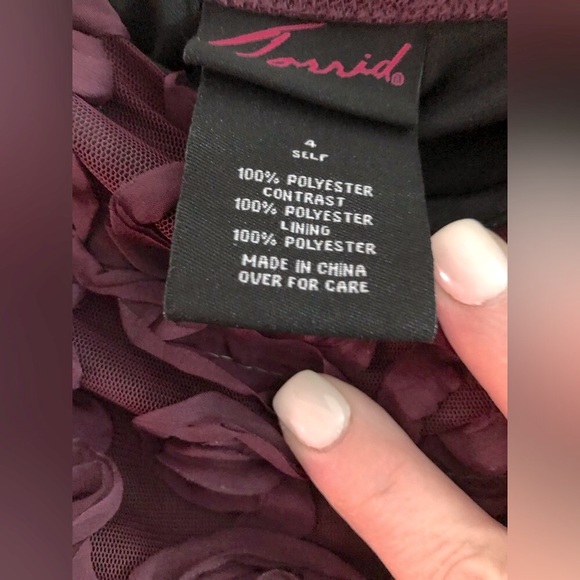 Torrid sz 4 tube top with 3-D rosettes GUC - Picture 4 of 5